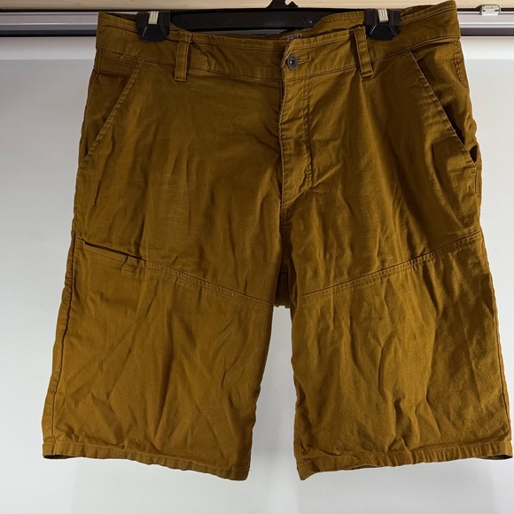 Mountain Hardwear Men's Tan Cargo Shorts - Picture 1 of 9